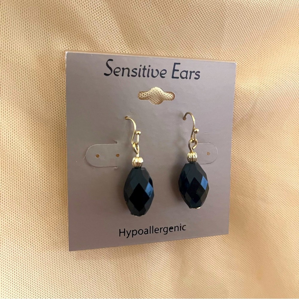 NEW! Black Dangle Earrings